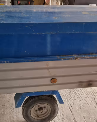 Carrello con gancio traino