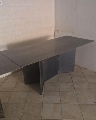 Tavoli in lamiera grezza