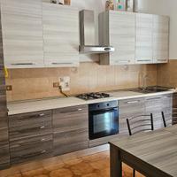 Cucina completa di elettrodomestici