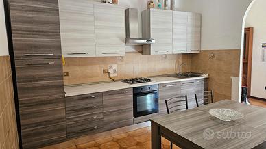 Cucina completa di elettrodomestici