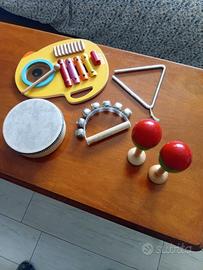 Insieme di strumenti musicali per bambini