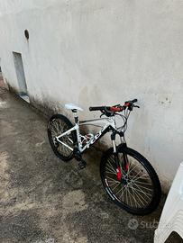 Mountain bike felt 920q