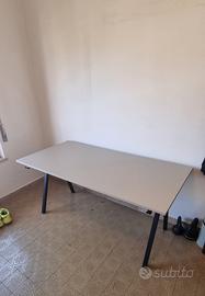 Scrivania IKEA TROTTEN