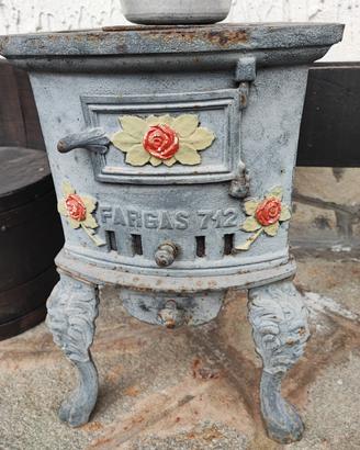 Stufa di ghisa antica 