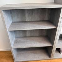 Libreria bassa con 2 ripiani regolabili