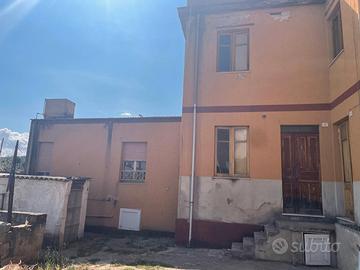 Indipendente da ristrutturare con 150 mq giardino