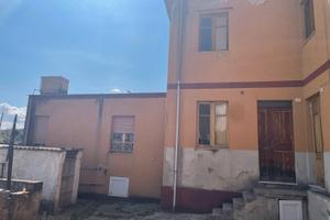 Indipendente da ristrutturare con 150 mq giardino