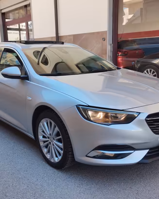 Opel INSIGNIA 1.6 CDTI 136 cv - CAMBIO AUTOMATICO 