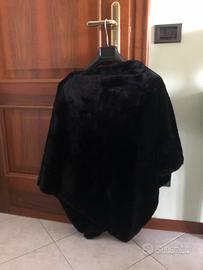 Mantella in finta pelliccia