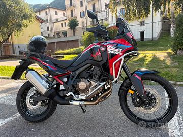Africa twin 1100 2025 (2000 euro accessori)