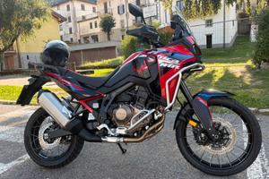 Africa twin 1100 2025 (2000 euro accessori)