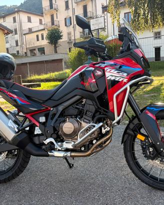 Africa twin 1100 2025 (2000 euro accessori)