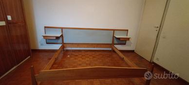 Struttura letto con testiera 