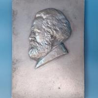 Placca in rilievo di Karl Marx in silumin rara