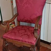 Poltrona antica in legno e raso