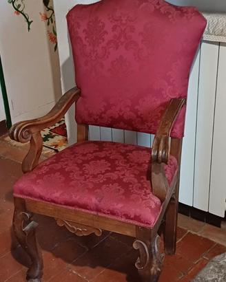 Poltrona antica in legno e raso