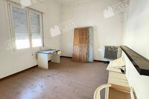 Attività / Licenza di 300 m² con più di 5 locali a