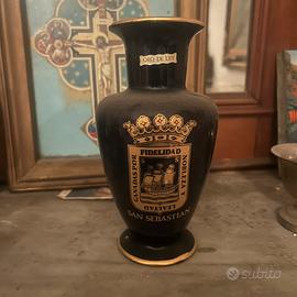 Vaso con decorazioni in oro autentico