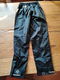 pantaloni antipioggia
