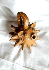 Riccio apotropaico/brocca in ceramica smaltata