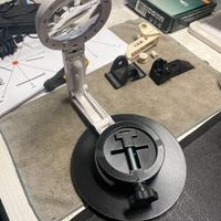 Morsa con lente e LED per pulizia monete e reperti