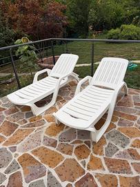 Due lettini da giardino