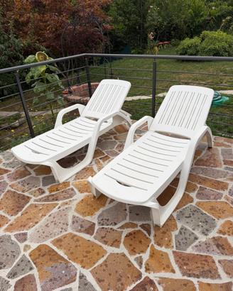 Due lettini da giardino