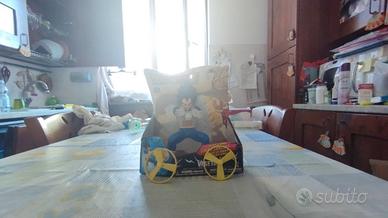 Personaggio di Vegeta che spara girandole
