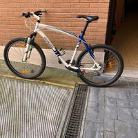Mountain  bike Specialized Hardrock Sport, us