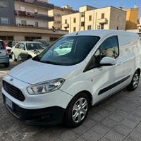 Ford Transit Courier 1.5 tdci 95 hp CABINA SEPARAT