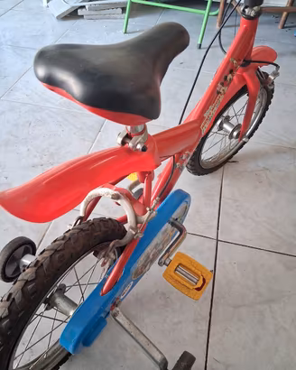 bicicletta  bimbo messa bene 