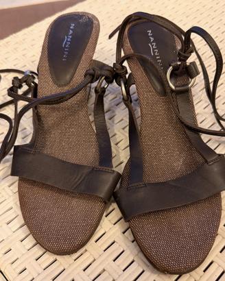 Sandali zeppa NANNINI in pelle marrone scuro