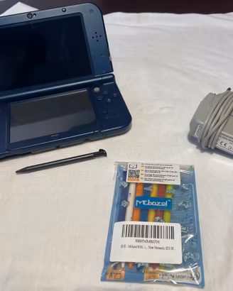 Nintendo New 3DS XL EU RED-001 + Caricatore, penna
