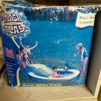 piscinetta con scivolo..