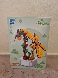 Mattoncini da assemblare insetto con ali e pianta