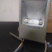 Faro esterno x giardino/negozio/garage