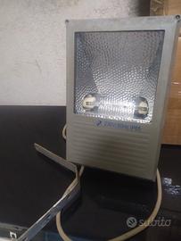 Faro esterno x giardino/negozio/garage