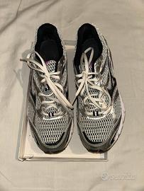 scarpe Mizuno usate 2 volte per fisioterapia n 40