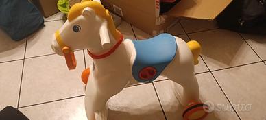 Cavallo a dondolo chicco