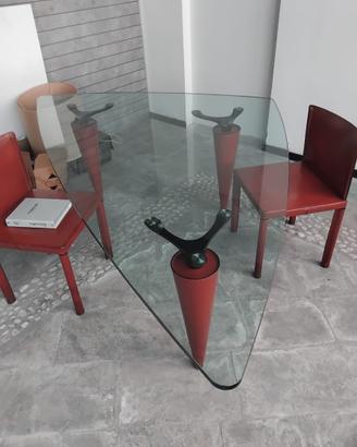 Tavolo triangolare Cassina Oskar