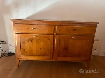 Credenza in legno con cassetti