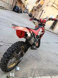 Moto enduro 