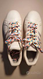 Sneakers Adidas  Grand Court con lacci a fantasia 
