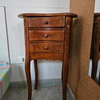 due comodini in legno 