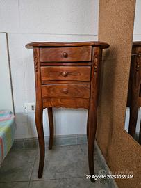 due comodini in legno 