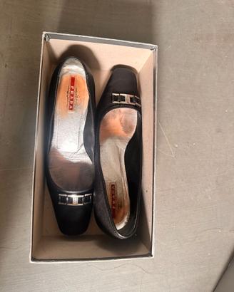 Décolleté Prada Vintage in pelle nera con fibbia