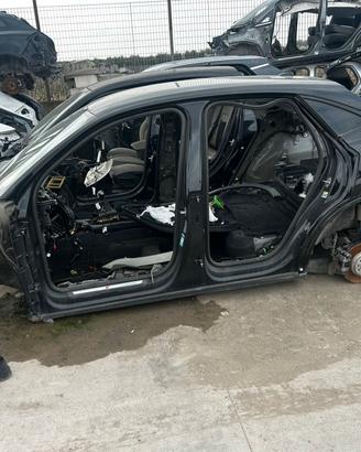 SCOCCA LATERALE, TETTO, PUNTE ,TAGLIATA AUDI Q3 SP