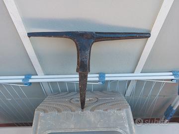 Incudine  antica  euro 130.