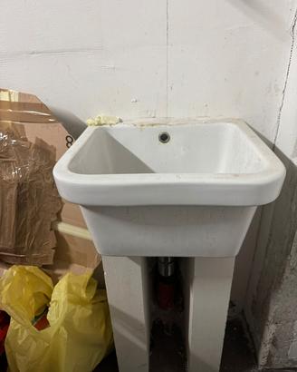 Lavatoio in ceramica completo 