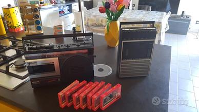 Mangiacassette e radio portatile 